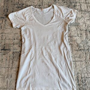 Lululemon White Short Sleeve Athletic Top – Size 6